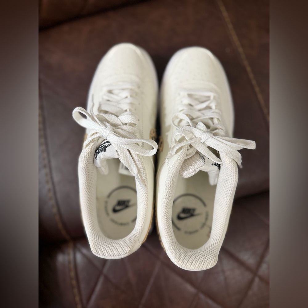 Nike Cream Sneakers with Leopard Detail - Picture 8 of 8
